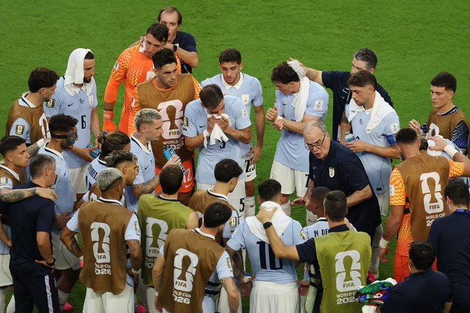 Marcelo Bielsa blasts World Cup hydration breaks: ‘Adds nothing but takes away a lot’