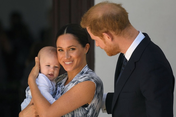 Harry beams and Archie wears England top in Meghan’s Father’s Day post