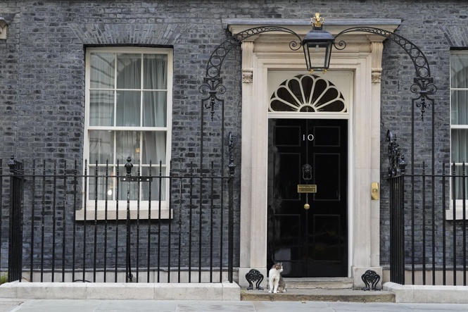 Starmer expected to set out timetable to quit No 10 as Burnham returns as MP