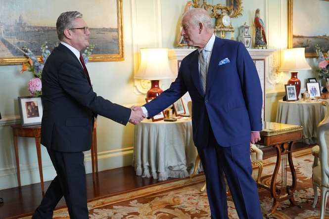 Why did Starmer speak to King Charles before he resigned as prime minister?