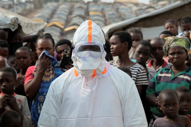 Fastest-spreading Ebola outbreak could reach South Sudan within weeks, experts warn