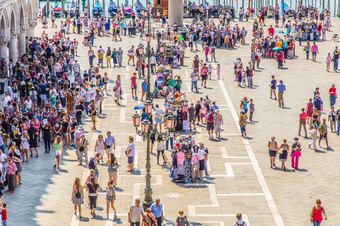 Venice’s new mayor proposes 900% rise to day-tripper fee