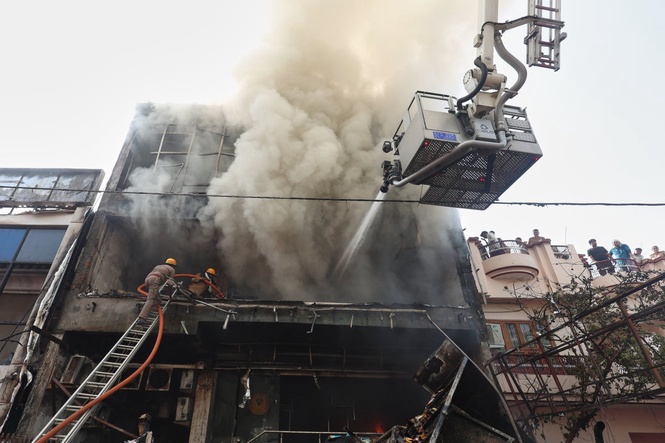 Major fire at India coaching centre kills at least 15 as fleeing students jump from building