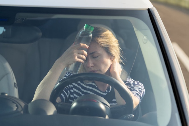 UK heatwave travel warning as drivers warned to stay off roads