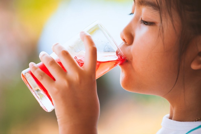 Drinking fruit juice and other sugary treats as a kid may increase the risk for long-term health problems