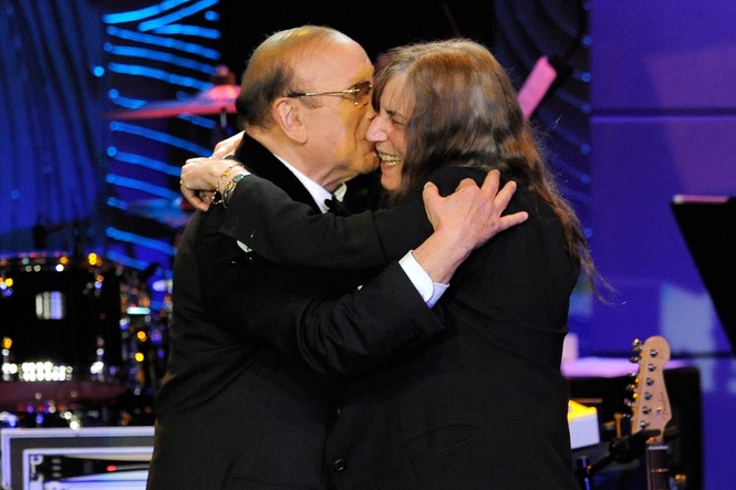 Barry Manilow, Patti Smith, Carlos Santana and more mourn the death of Clive Davis