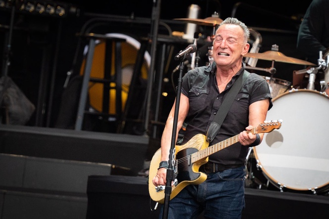 Bruce Springsteen pays emotional tribute to Clive Davis: ‘He changed my life’