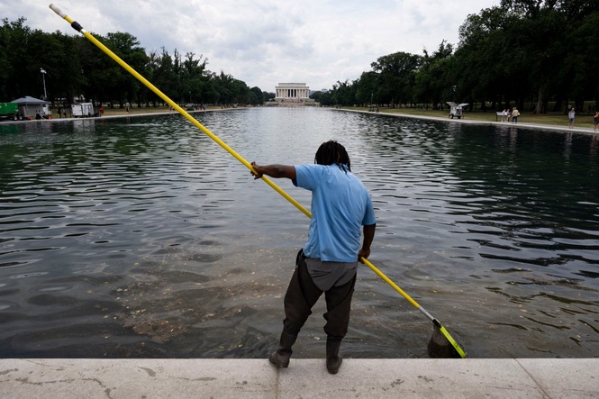 Reflecting pool issues were known to workers before vandalism claims, docs show