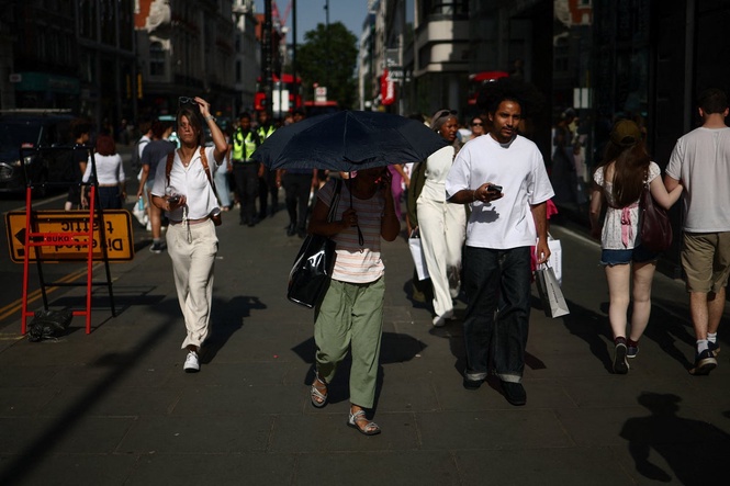 UK heatwave latest: Rare red extreme heat warning looms with rail alerts, schools shut and hosepipes banned