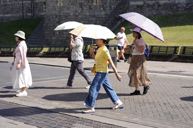 Extreme heat warnings extended as sweltering temperatures grip parts of UK