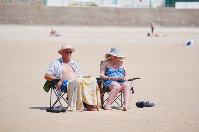 Scotland records hottest day of year as travel disruption warnings issued