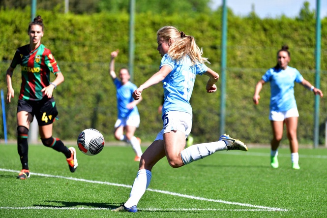 Female footballer wins landmark pregnancy discrimination case against club