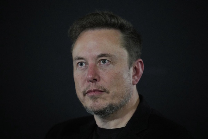 Elon Musk’s trillionaire status slips as SpaceX shares swing