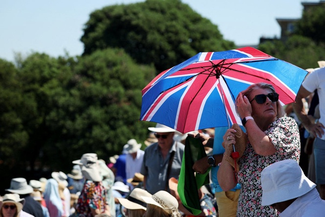 Hottest June day ever as UK heatwave smashes temperature records