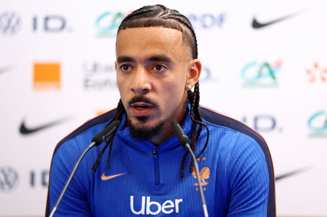Chelsea slap £75 million price tag on Malo Gusto amid Man City interest
