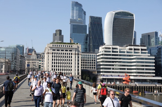 Heatstroke symptoms: Key signs to look out for amid red weather warning