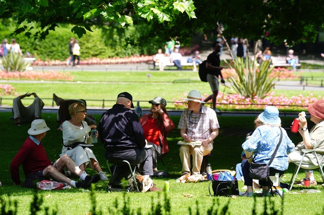 Minister urges delay to water works in period of ‘extreme heat’