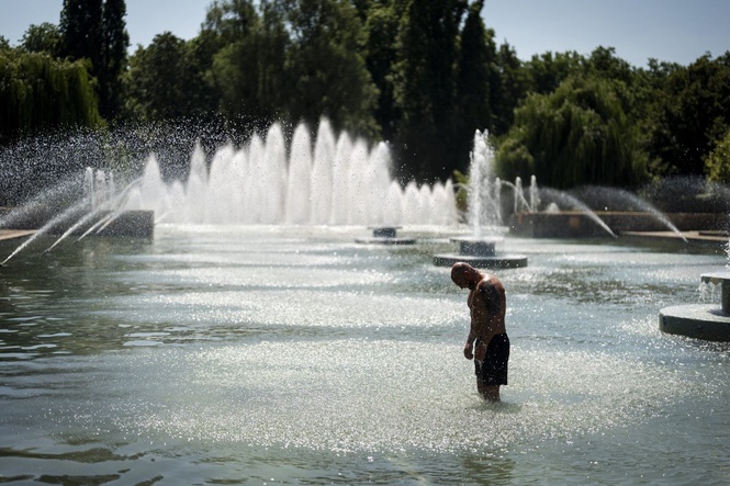Forecasters warn of even higher temperatures amid sweltering heatwave
