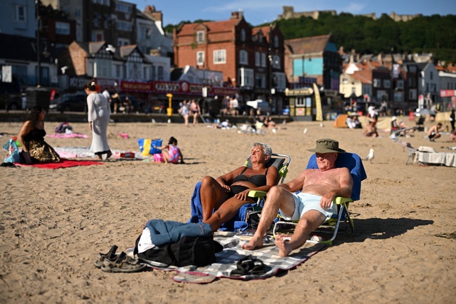 UK heatwave live: Hosepipe ban imposed on 850,000 customers ‘with immediate effect’ after hottest June night on record