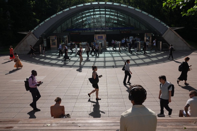 UK job vacancies at lowest level in years amid tough business trading conditions