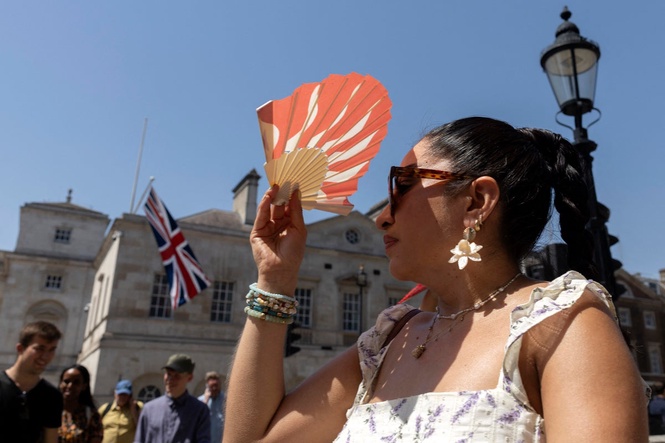 Weather forecast: UK braces for another heatwave as temperatures set to hit 33C next week