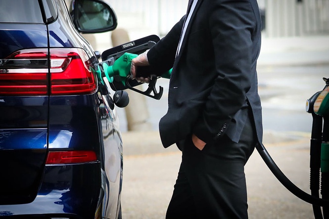 Gas prices drop after Iran tensions ease, but Trump says retailers must cut more