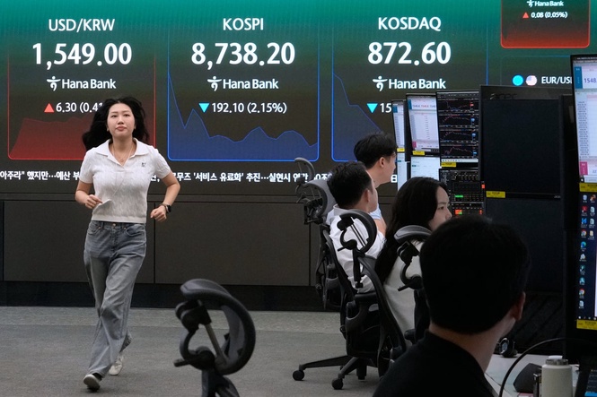 Asian shares plunge as traders sell to lock in profits after recent rallies driven by AI