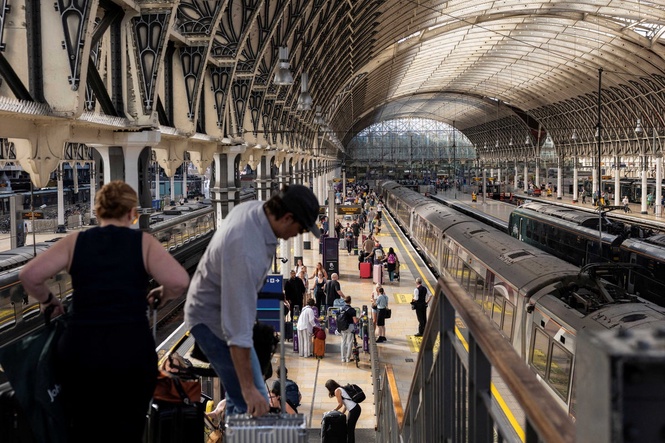 Brits told to ‘avoid’ non-essential travel to tourist hotspots as heatwave lingers on