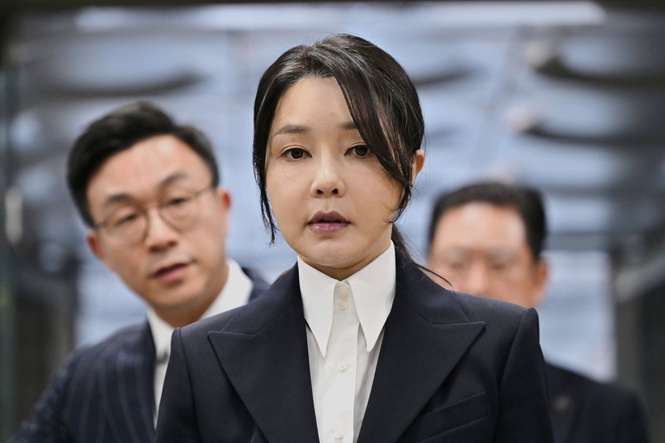 South Korean court sentences ex-first lady Kim to 7 years for taking luxury gifts tied to favors