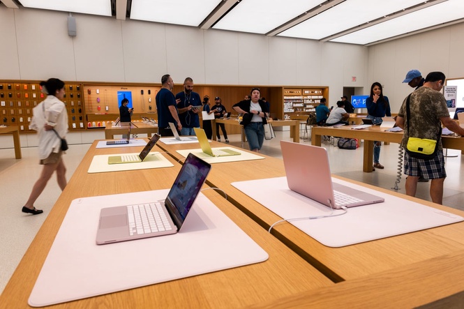 Apple shares dip after increasing MacBook and iPad prices