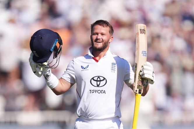 Ben Duckett’s century drags England back into contention against New Zealand