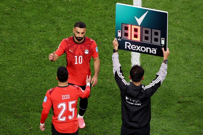 Egypt v Iran LIVE: Mohamed Salah suffers injury blow in frantic finish to Group G finale in Seattle