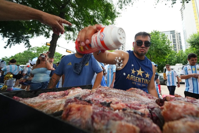 There's a beef about beef at the World Cup, as Argentina fans pour into Texas