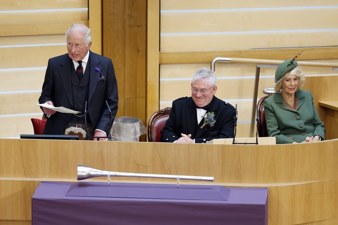 King calls for debate with ‘respect’ at opening of Scottish Parliament session