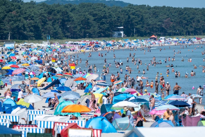 German highways are buckling under extreme heat as Central Europe sizzles