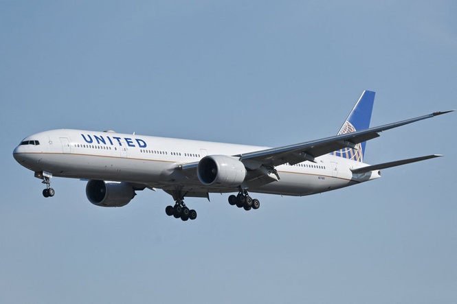 United Airlines flight has near-collision with drone while landing at Newark Airport