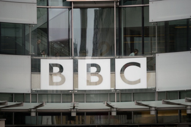 Age UK urges ‘leave no-one behind’ as BBC ends long-wave radio broadcasts