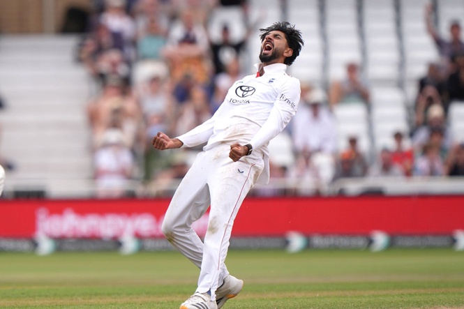 Shoaib Bashir gives England hope but New Zealand lead grows in series decider