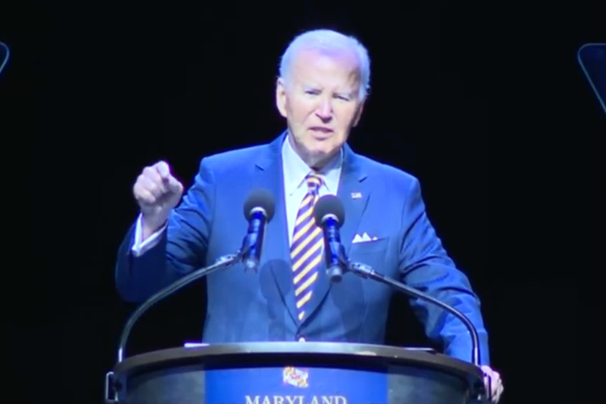 Crowd erupts as Biden slams Trump over ballroom, arch and reflecting pool: ‘Whoa, what a loser’