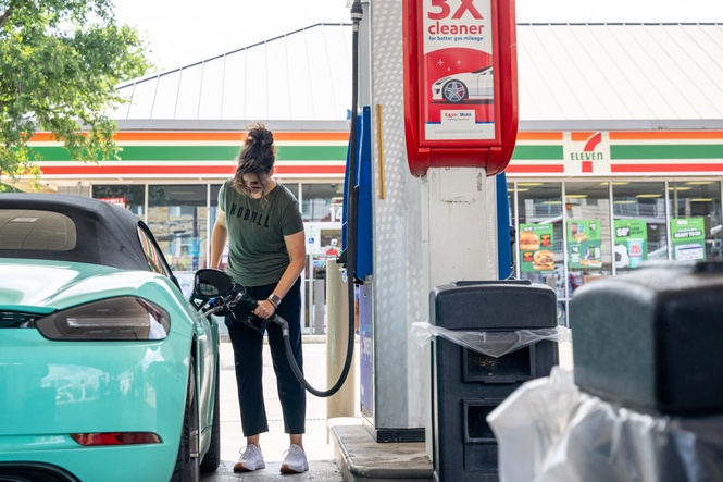 Gas prices plummet ahead of busy July 4 holiday weekend