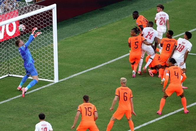 Morocco vs Netherlands LIVE: Van de Ven goes close for Dutch in blockbuster World Cup last 32 tie