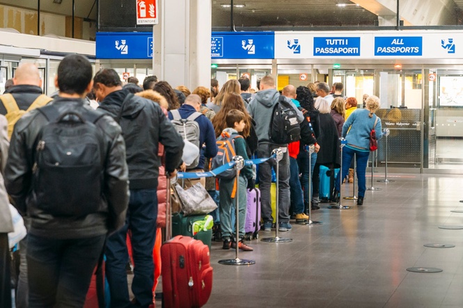 Australians warned of six-hour airport queues to visit Europe