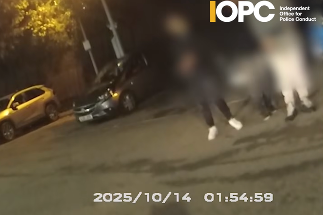 Police officer pushes and drags 13-year-old boy who asked for help