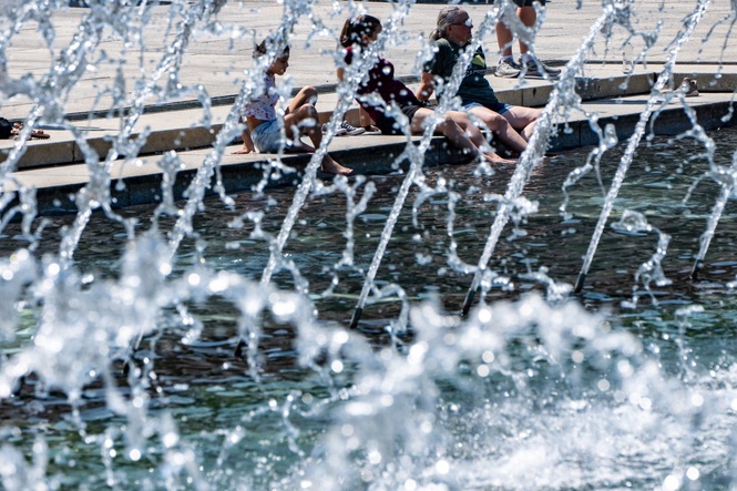 Forecasters cite 'dangerous' conditions as heat scorches Midwest while on its way to the East