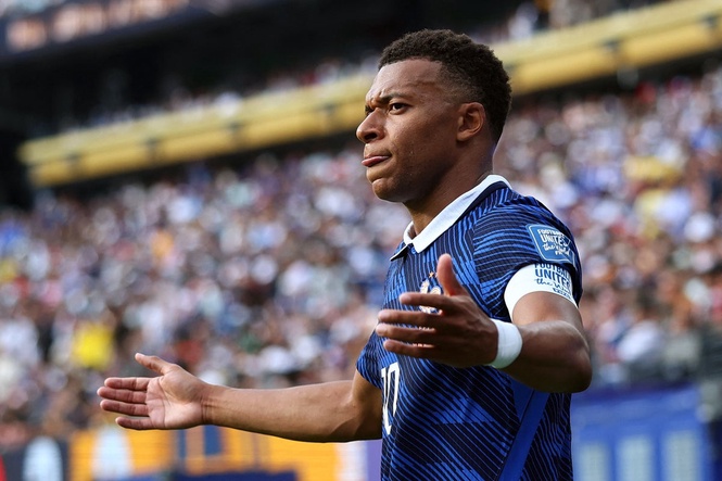 France beat Sweden as Mbappe nears Messi in World Cup all-time scoring