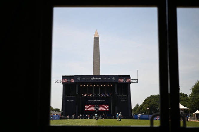 Party of five! Few turn up for band at Trump’s state fair Tuesday as ghost town continues to plague celebration