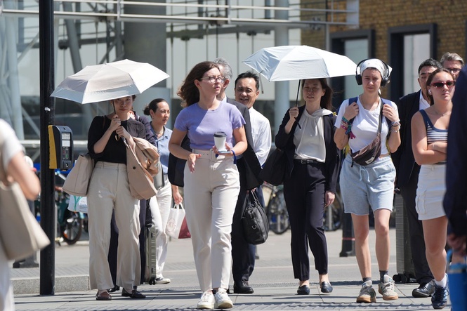 Met Office issues dire warning as UK heatwave set to continue into next week