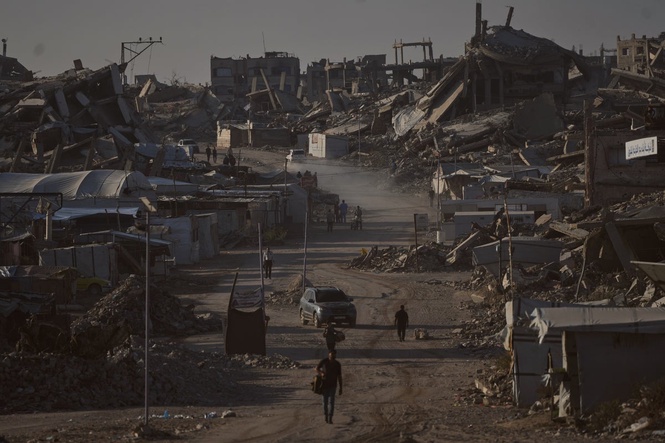 Gaza faces uncertain future as Palestinians and Israelis mark 1,000 days of war