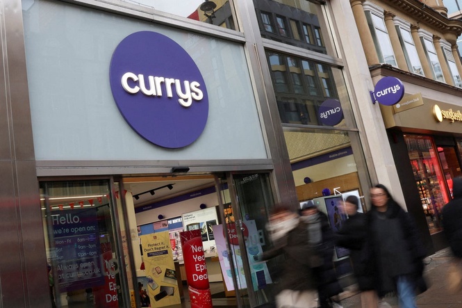 ‘Supersize’ TVs and beer pumps fly off shelves as UK gripped by World Cup