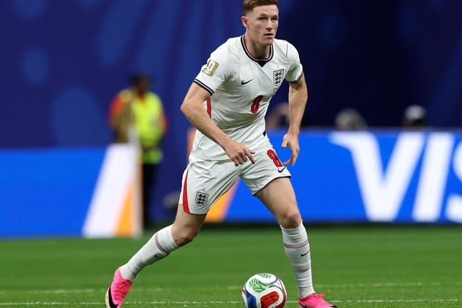 Elliot Anderson aims jibe at Man Utd after completing £116m transfer to City